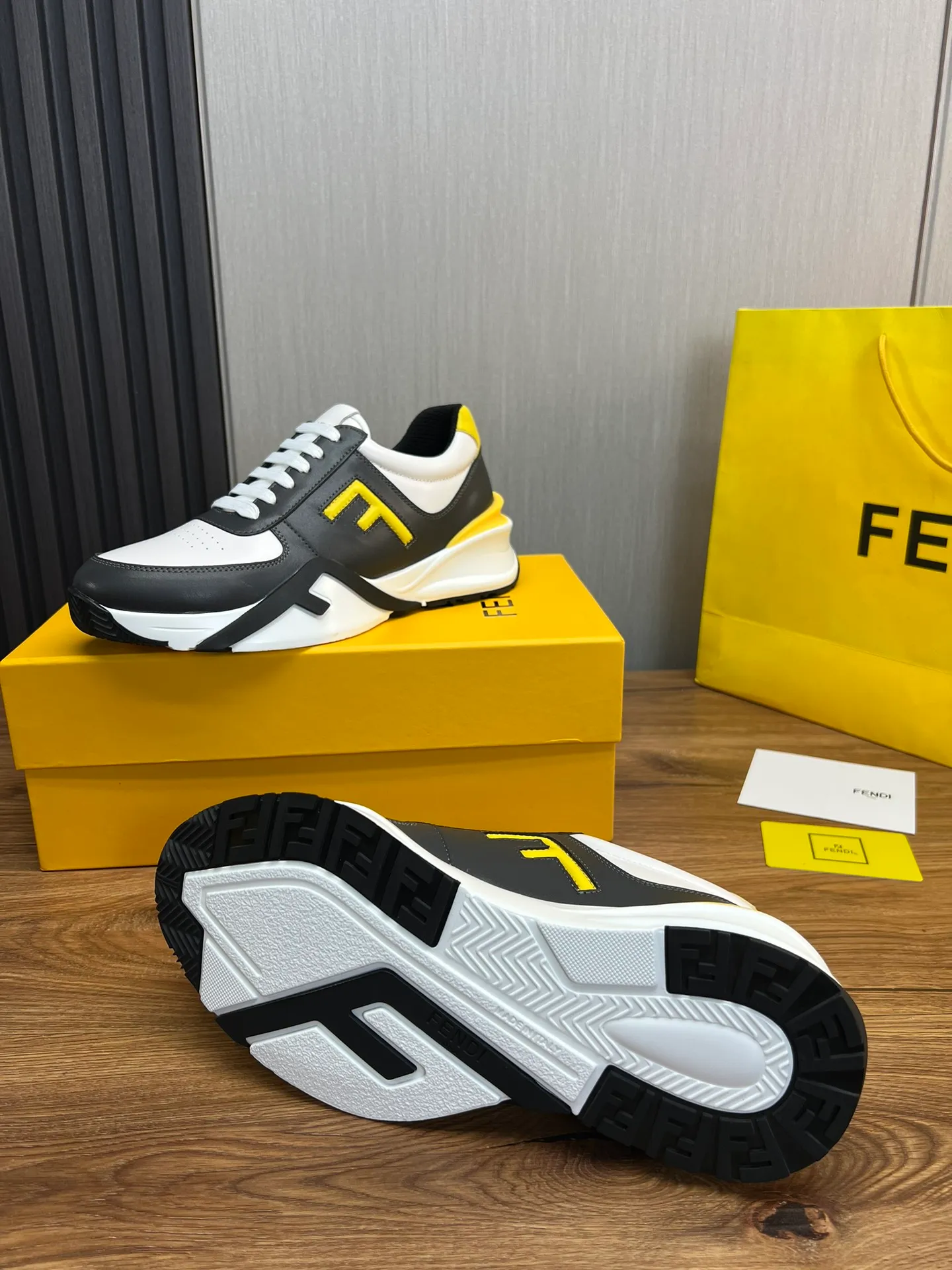 Men's shoes 💰520💰 Fendi [Fendi] hot style is on the market 🔥Fashionable casual men's shoes 🔱 Made of original cowhide + breathable mesh lining + sheepskin feet, perfect shape, top quality, you deserve it 🔜Original outsole, ultra-light, non-slip and wear-resistant 👣 Standard size 38-44 (customized in 45)